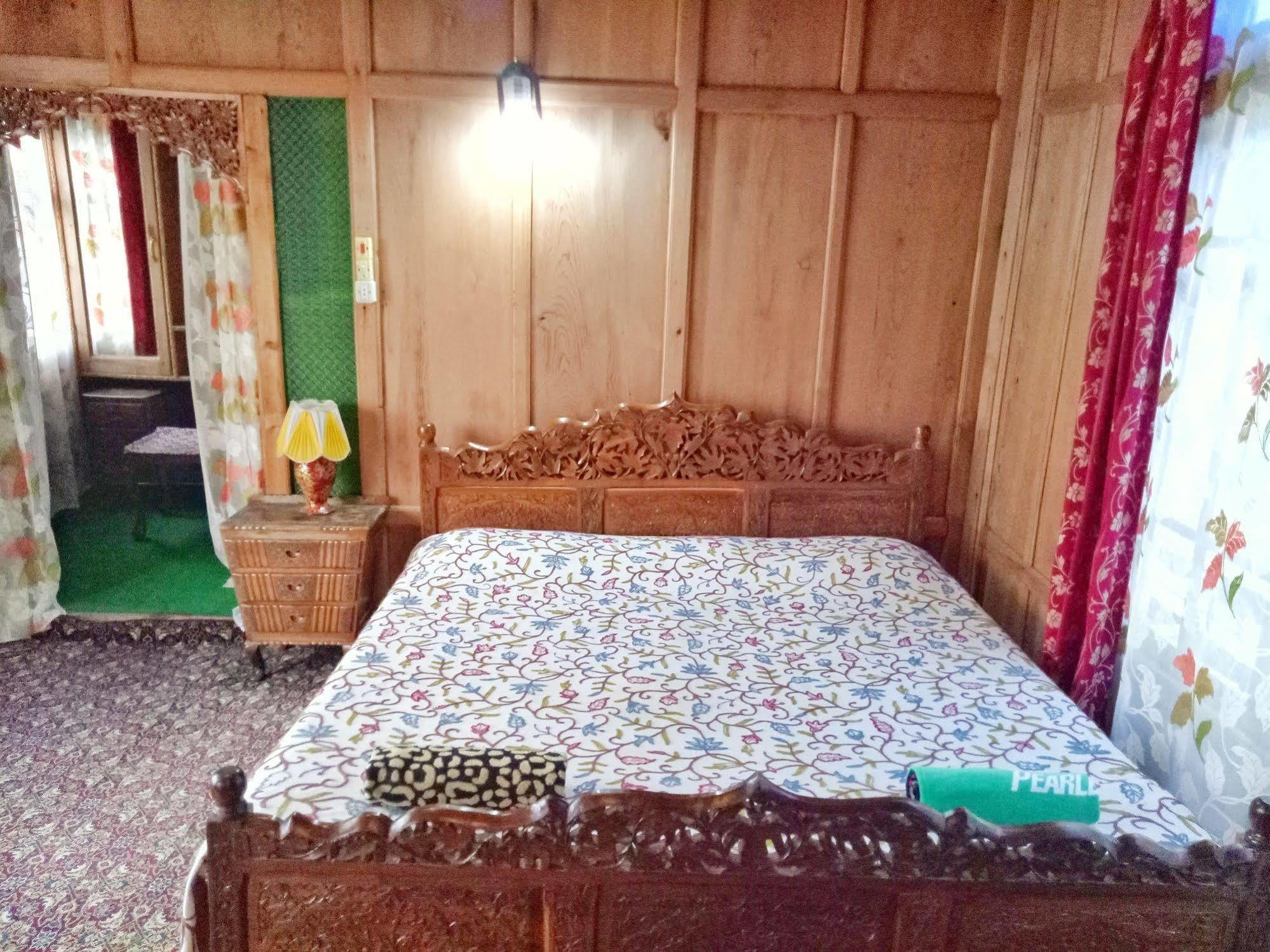 Hotel New Bul Bul Group Of Houseboats Srinagar Durgjan Exteriér fotografie